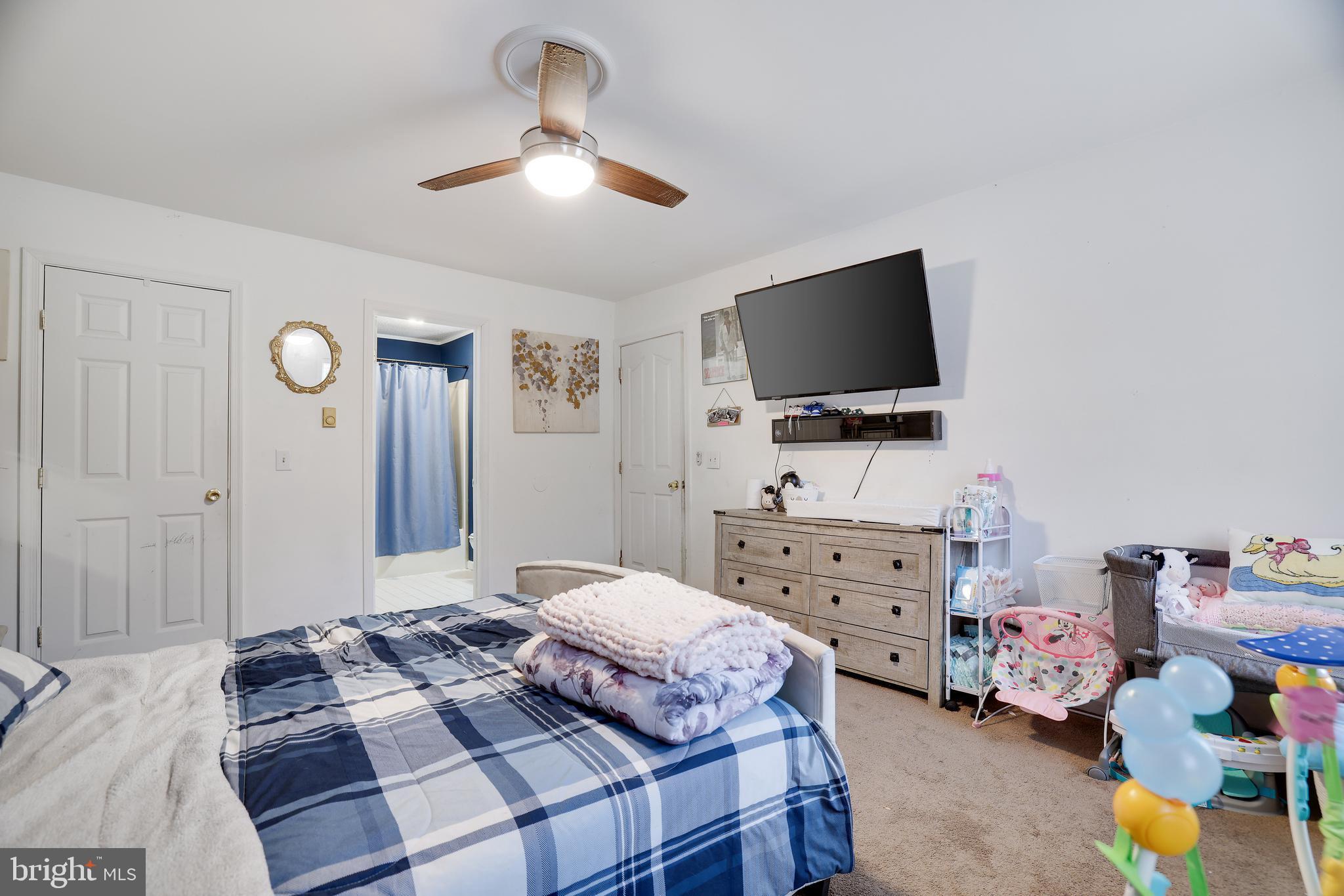 EMERALD LAKES - Residential