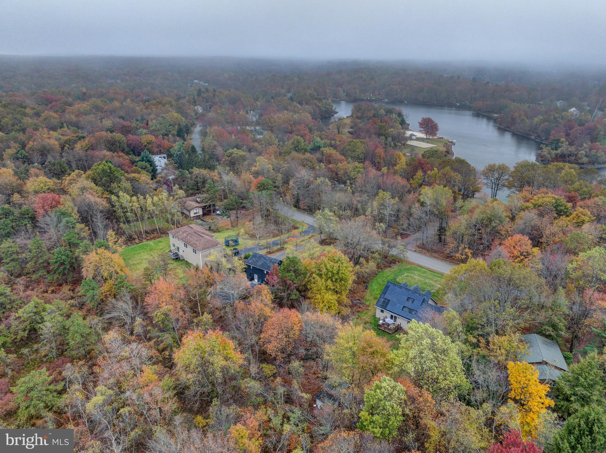 EMERALD LAKES - Residential