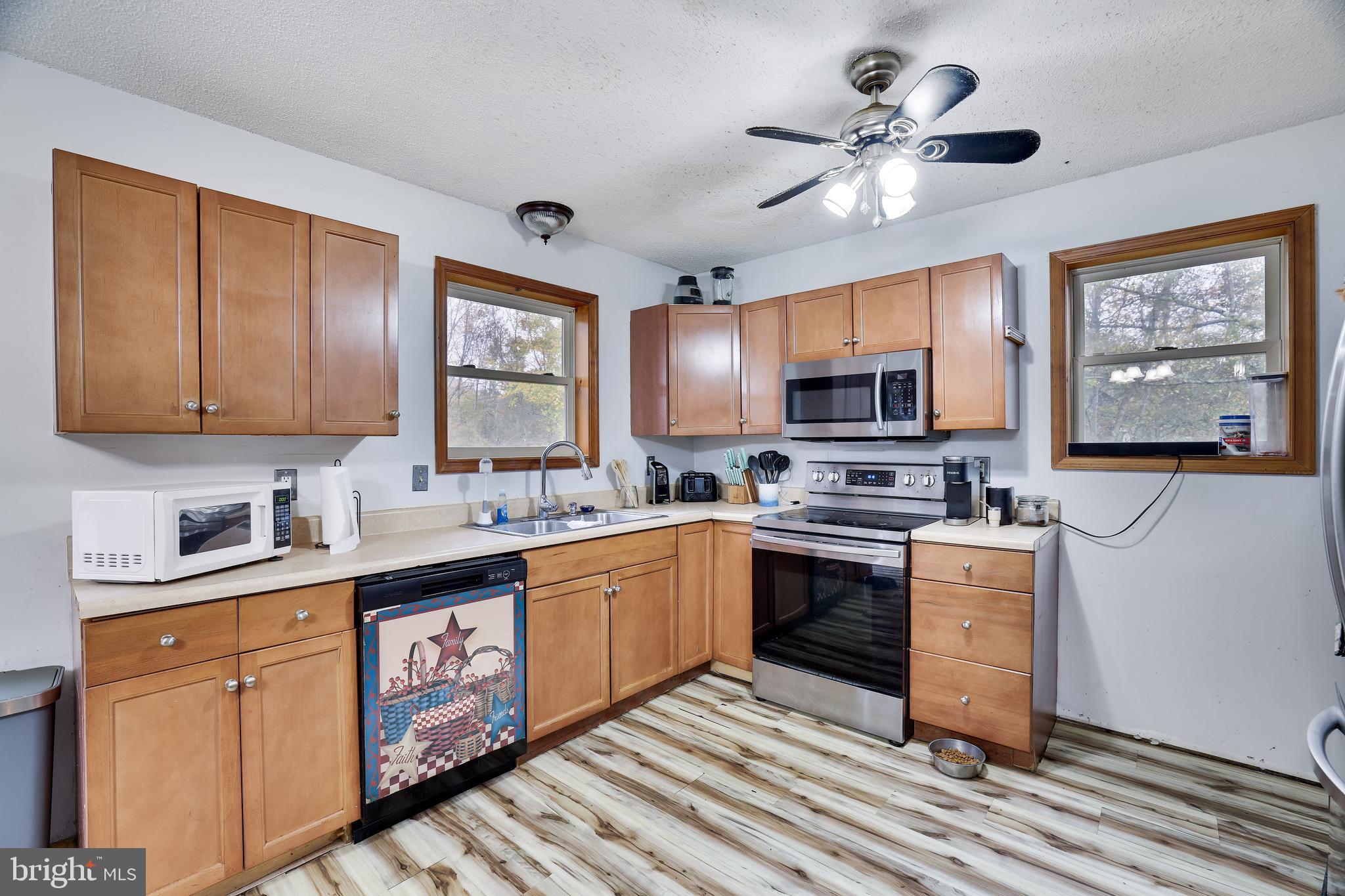 EMERALD LAKES - Residential