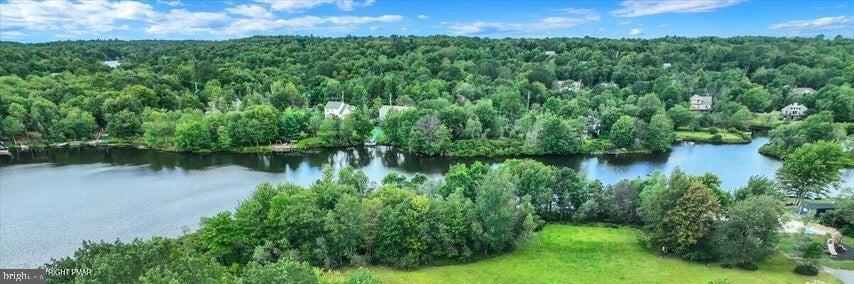 EMERALD LAKES - Residential