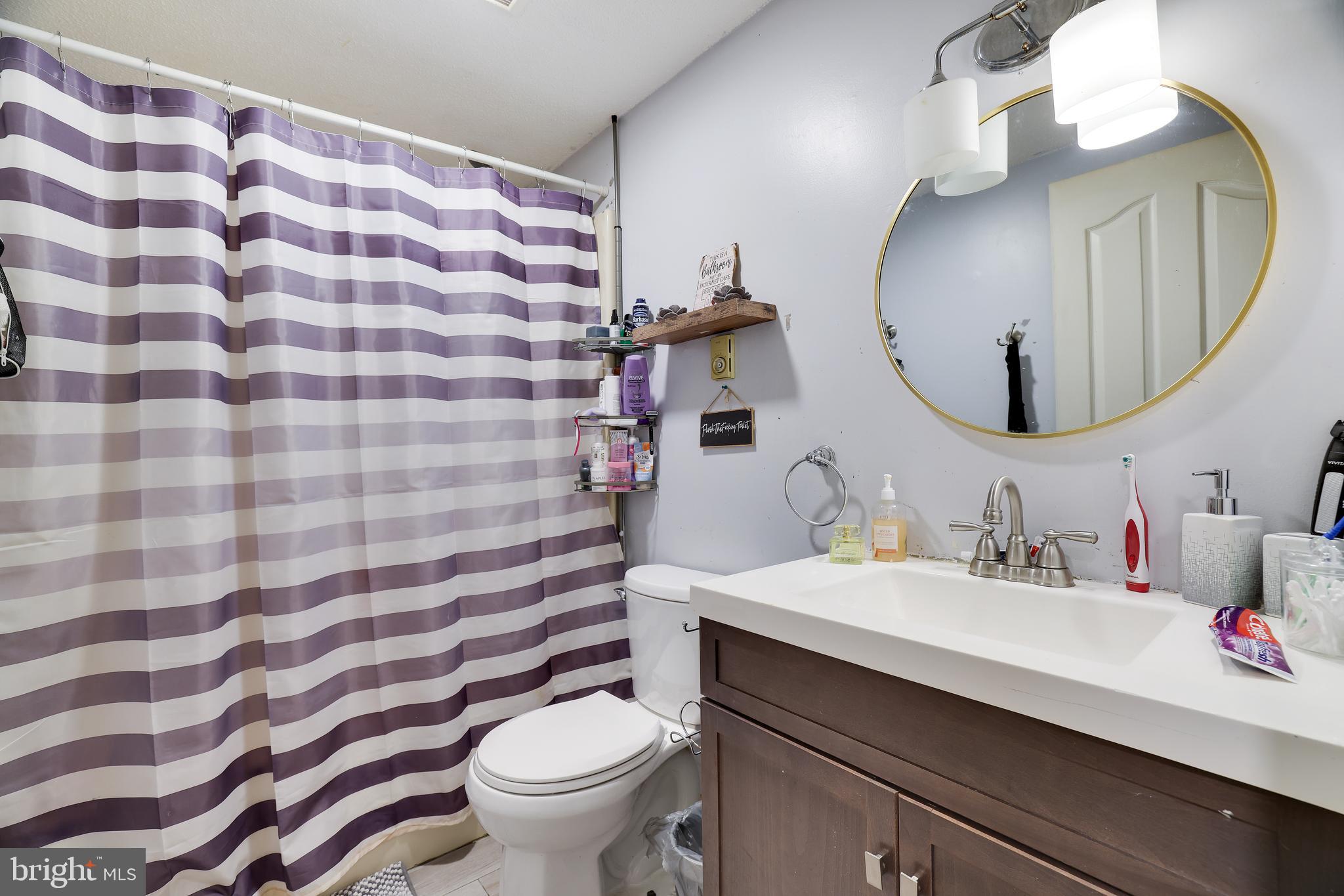 EMERALD LAKES - Residential