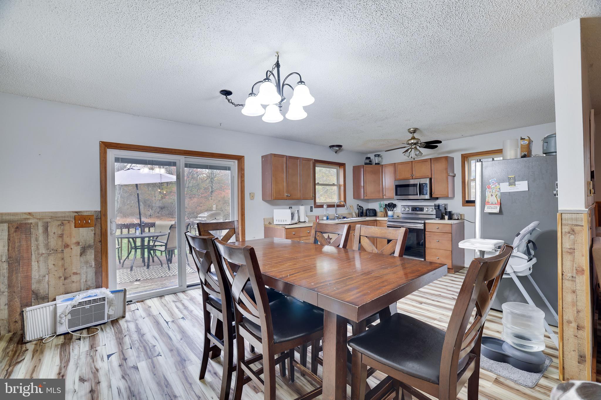 EMERALD LAKES - Residential