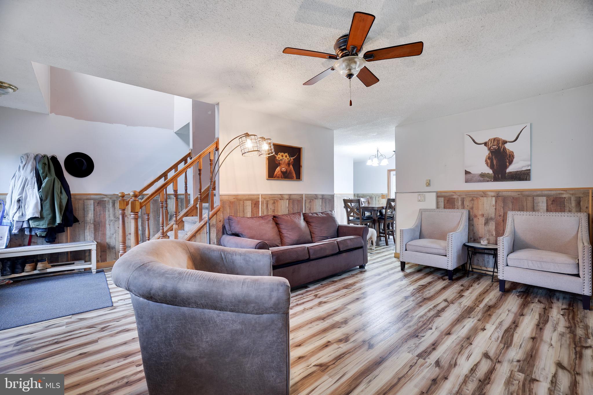 EMERALD LAKES - Residential