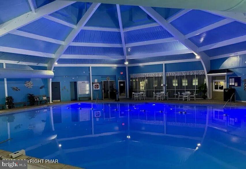 EMERALD LAKES - Residential