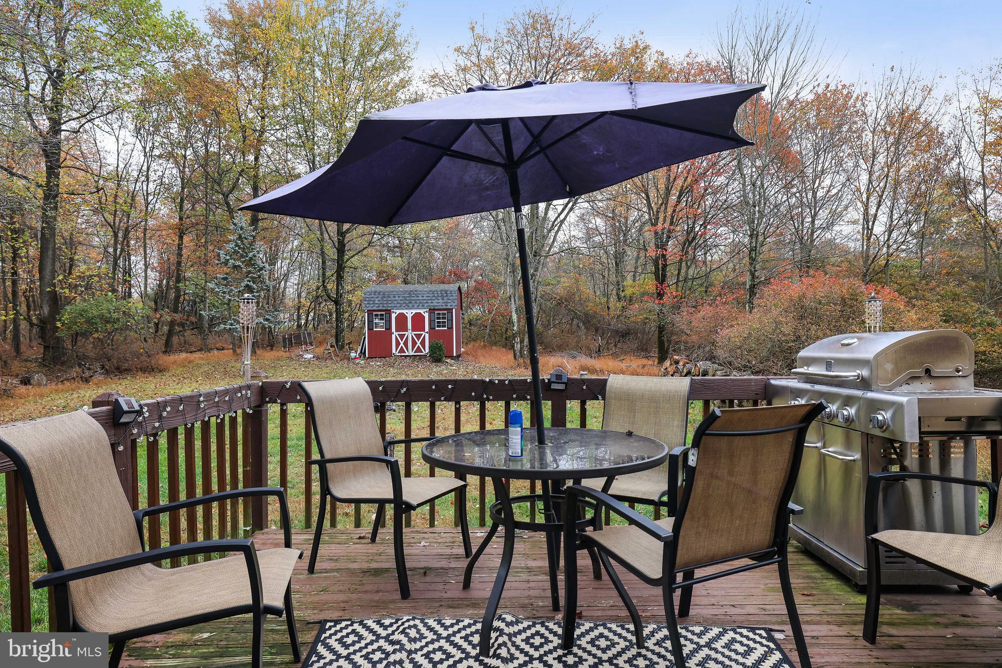 EMERALD LAKES - Residential