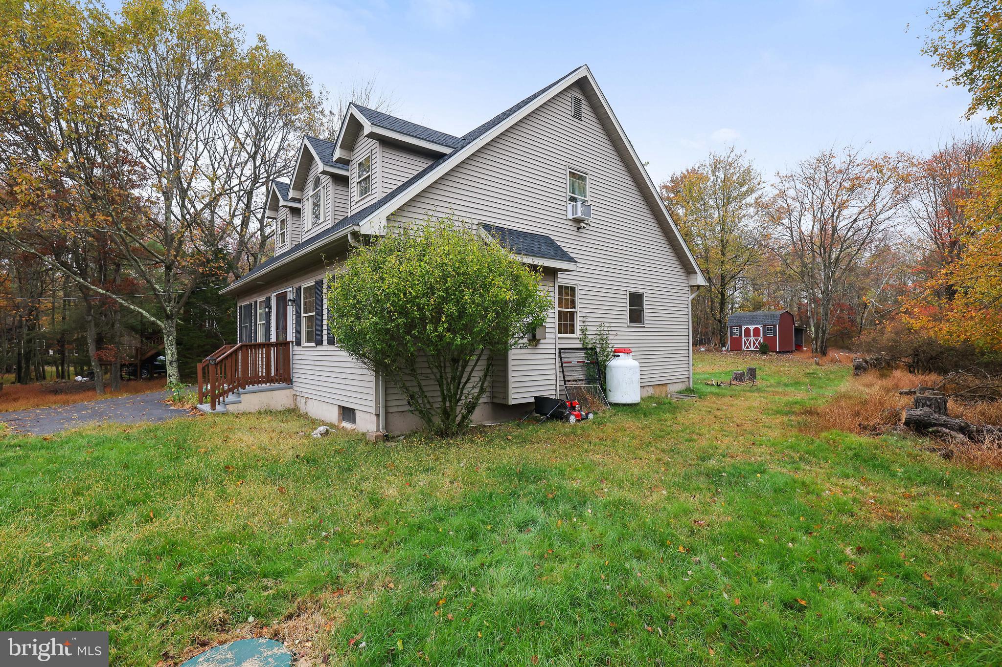 EMERALD LAKES - Residential