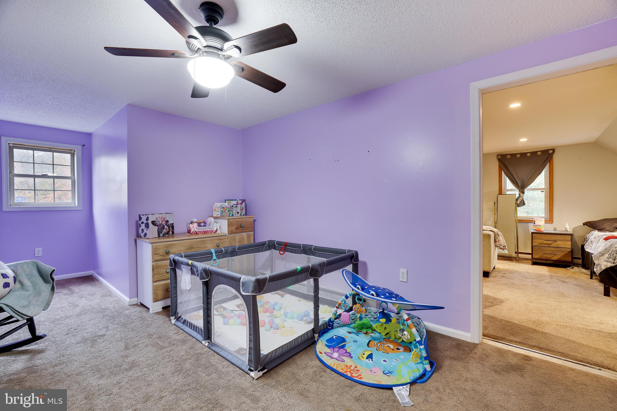 EMERALD LAKES - Residential