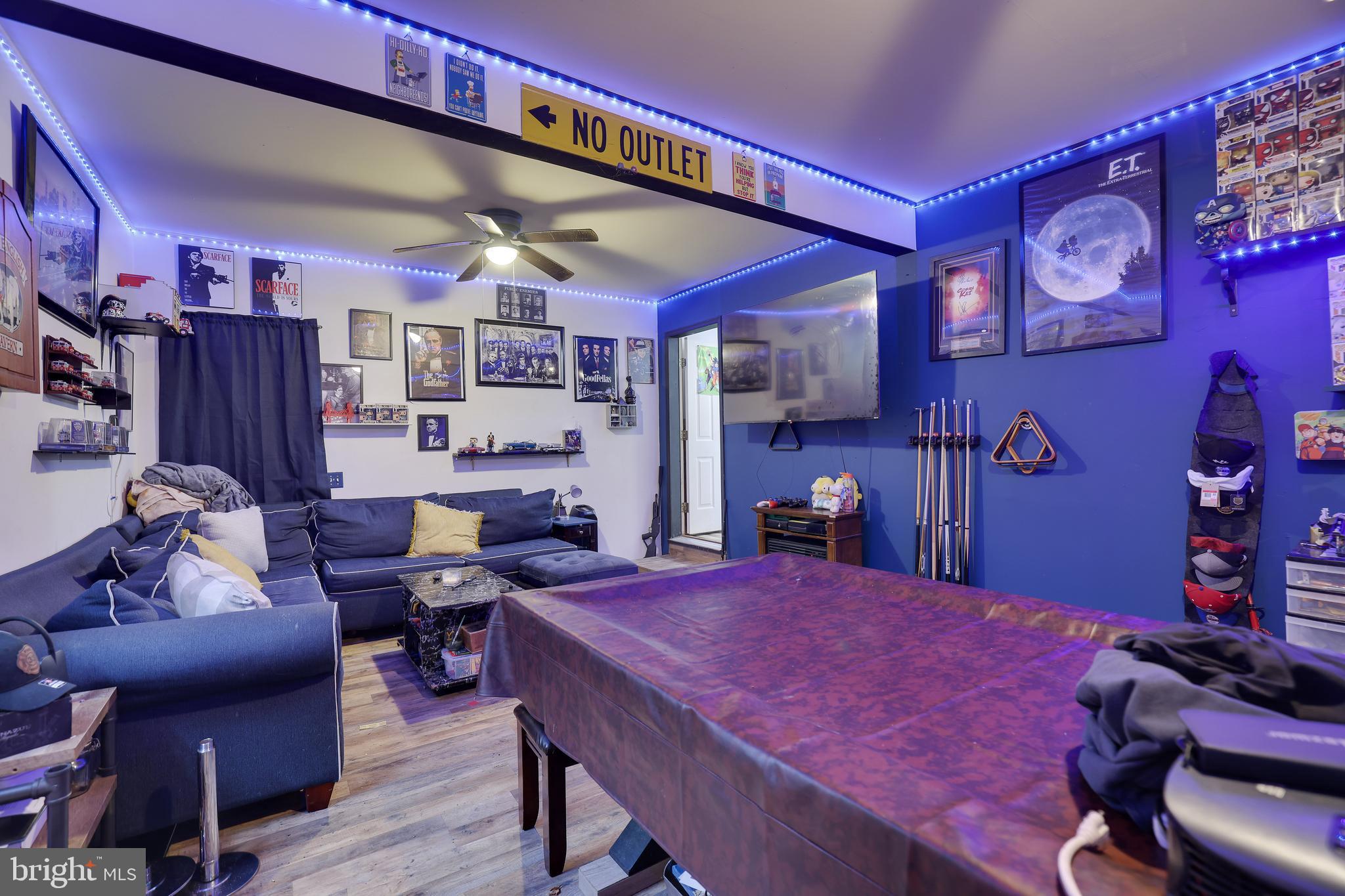 EMERALD LAKES - Residential