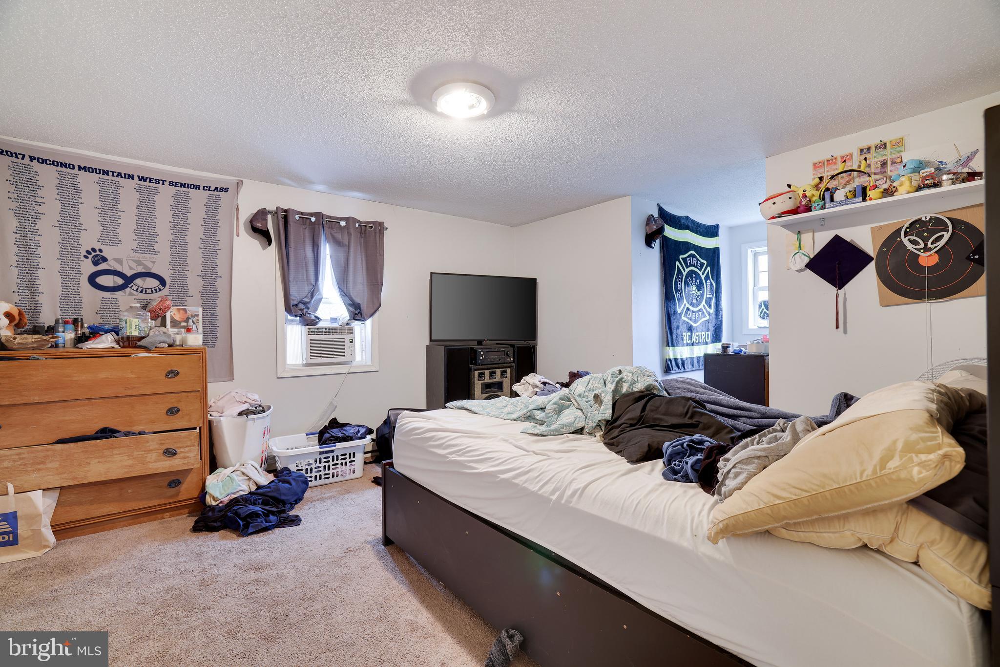 EMERALD LAKES - Residential