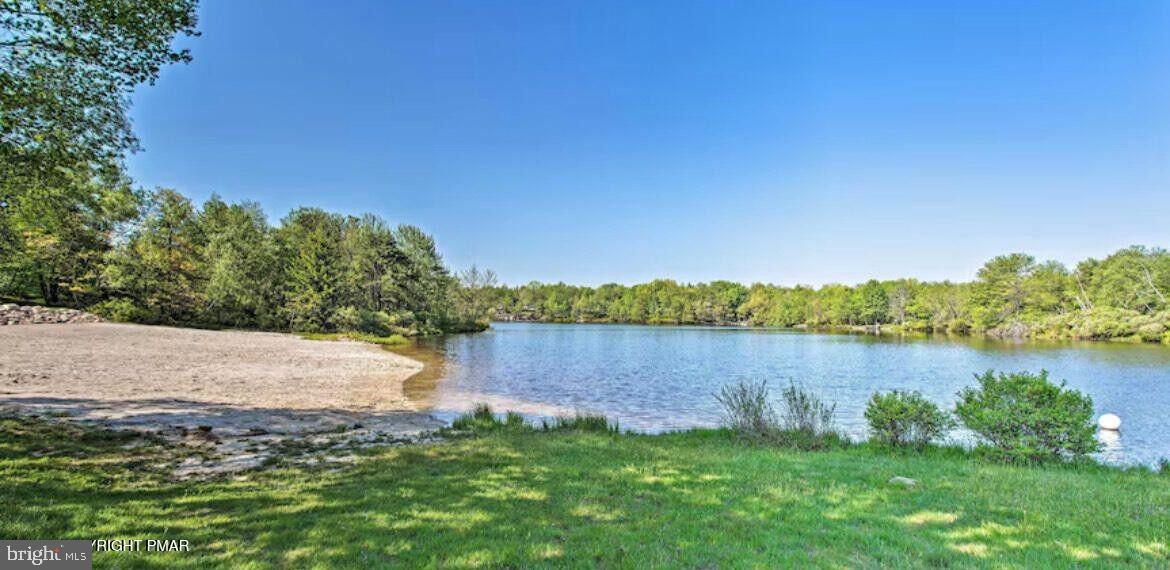 EMERALD LAKES - Residential