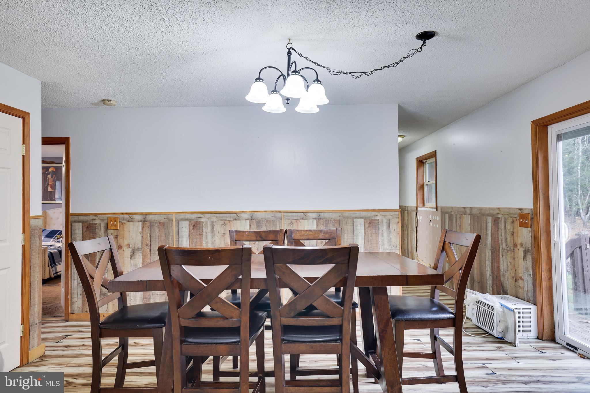 EMERALD LAKES - Residential