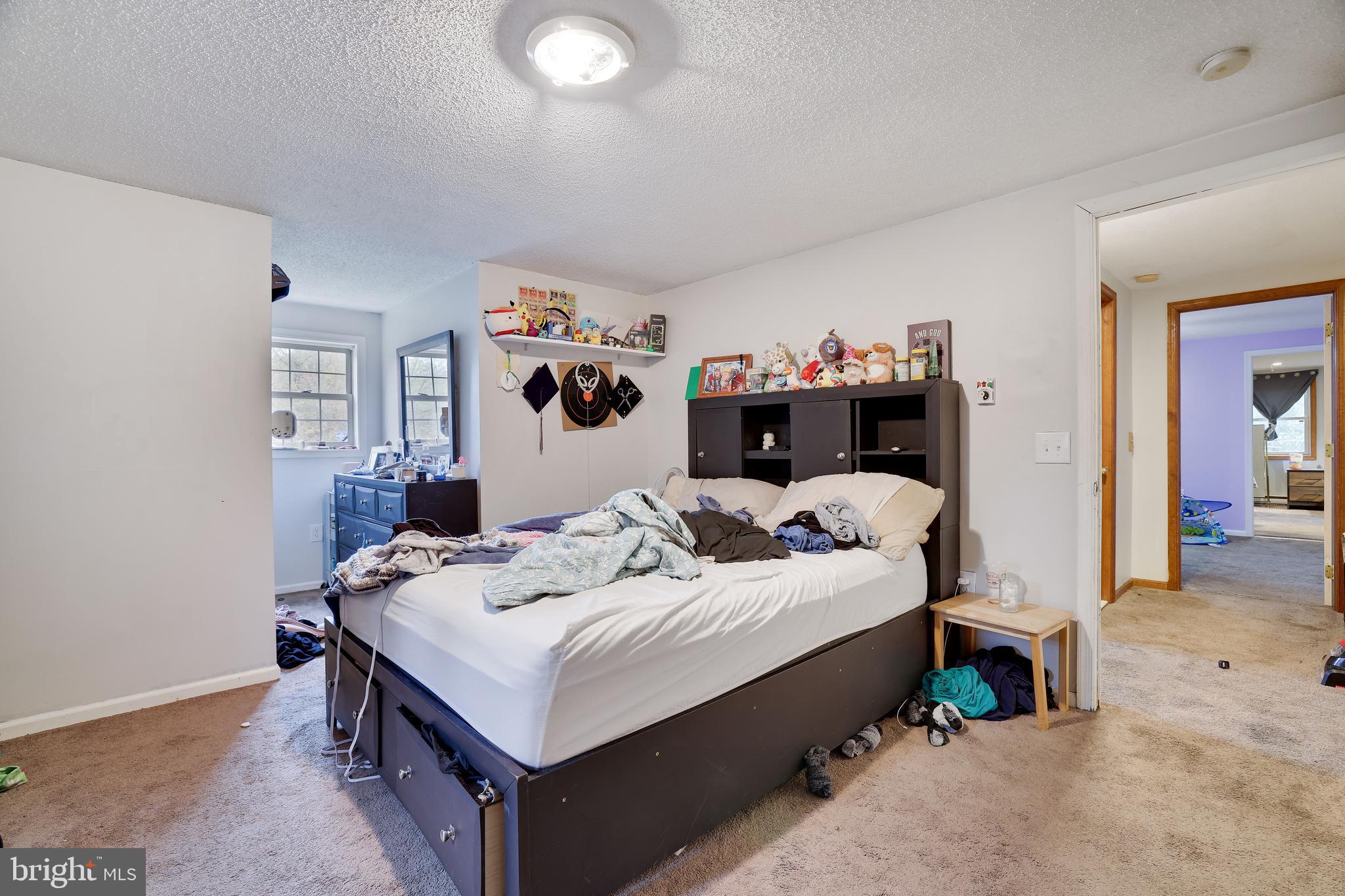 EMERALD LAKES - Residential