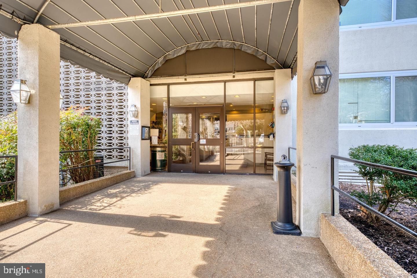 BRIARWOOD COURT - Residential Lease