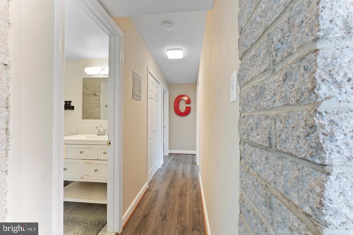 BRIARWOOD COURT - Residential Lease