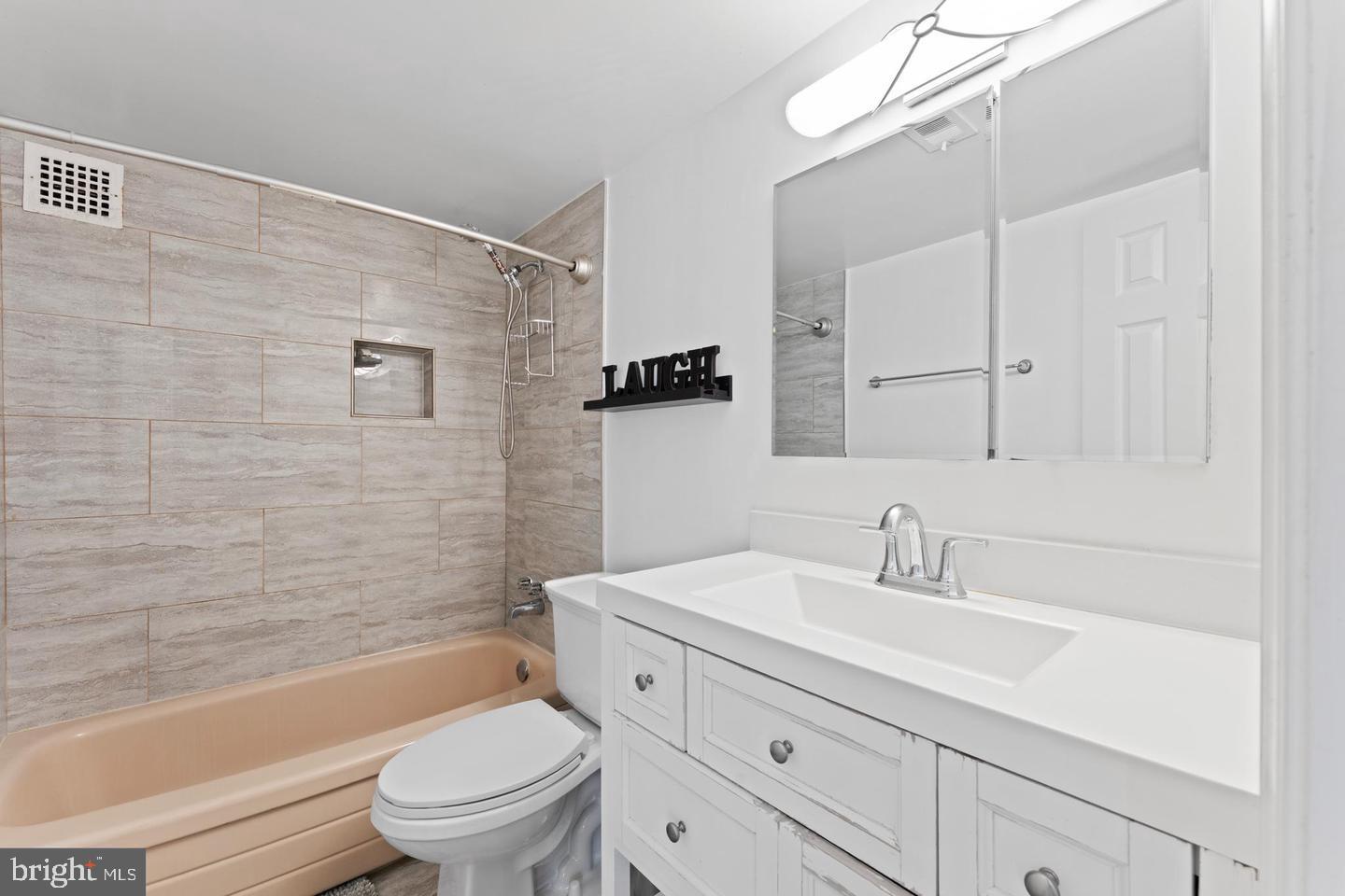 BRIARWOOD COURT - Residential Lease