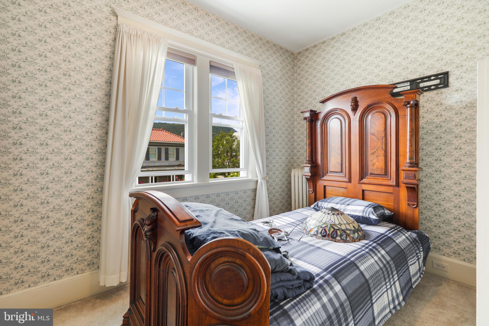 WEST SIDE - Residential