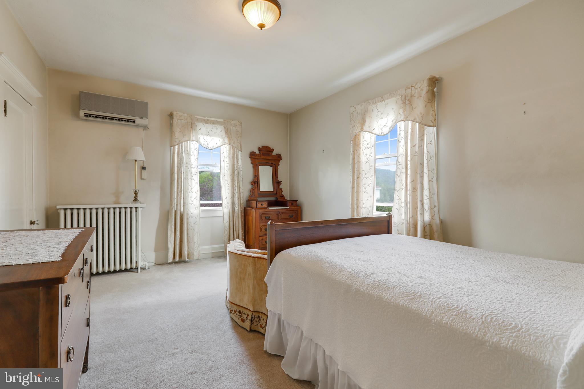 WEST SIDE - Residential