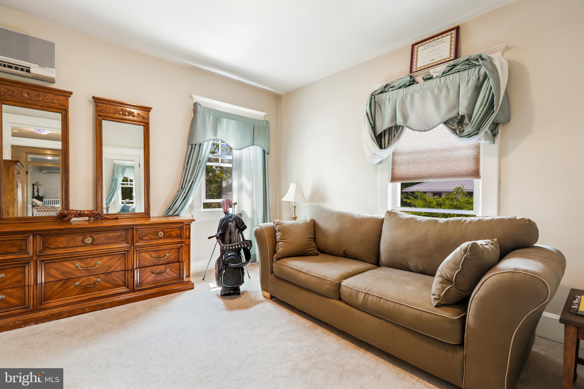 WEST SIDE - Residential