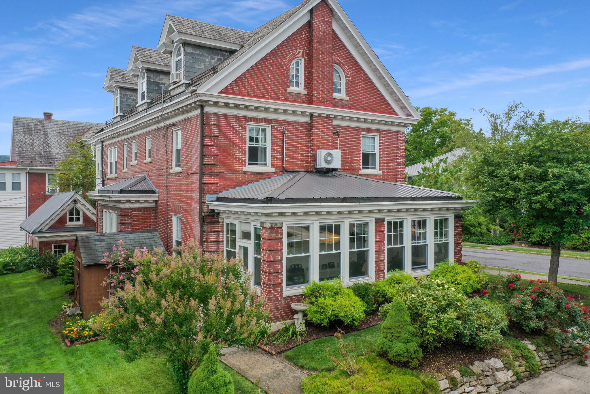 WEST SIDE - Residential