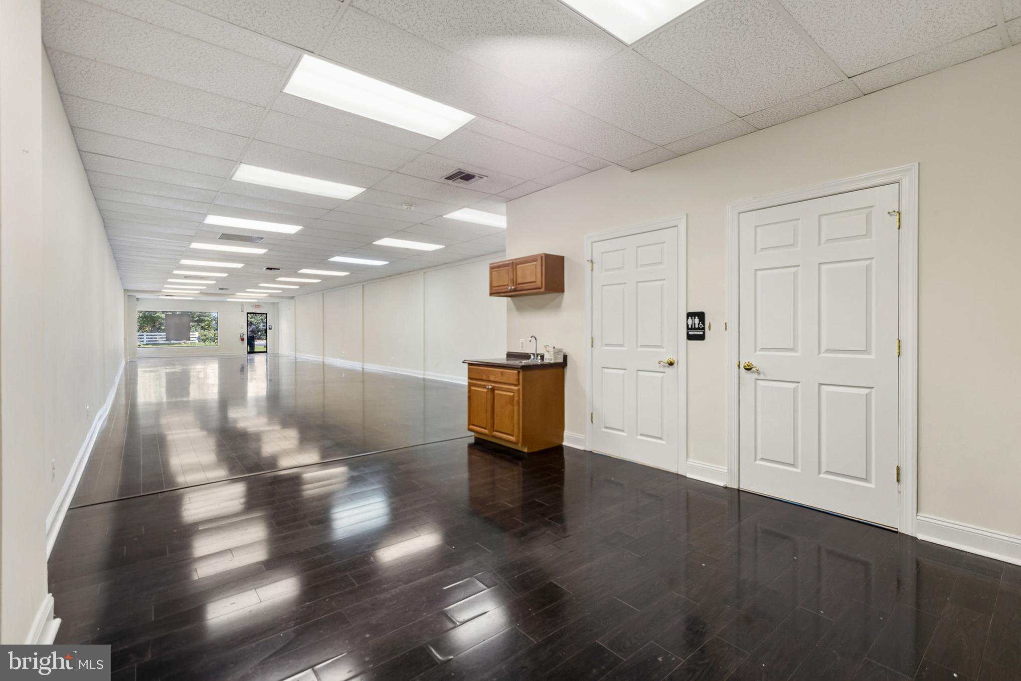 333 E LINCOLN HIGHWAY