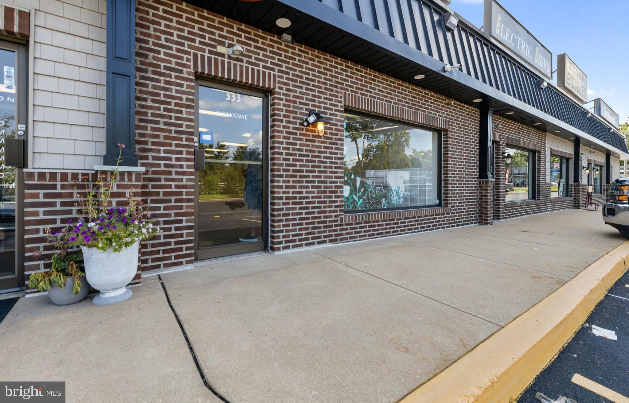 333 E LINCOLN HIGHWAY