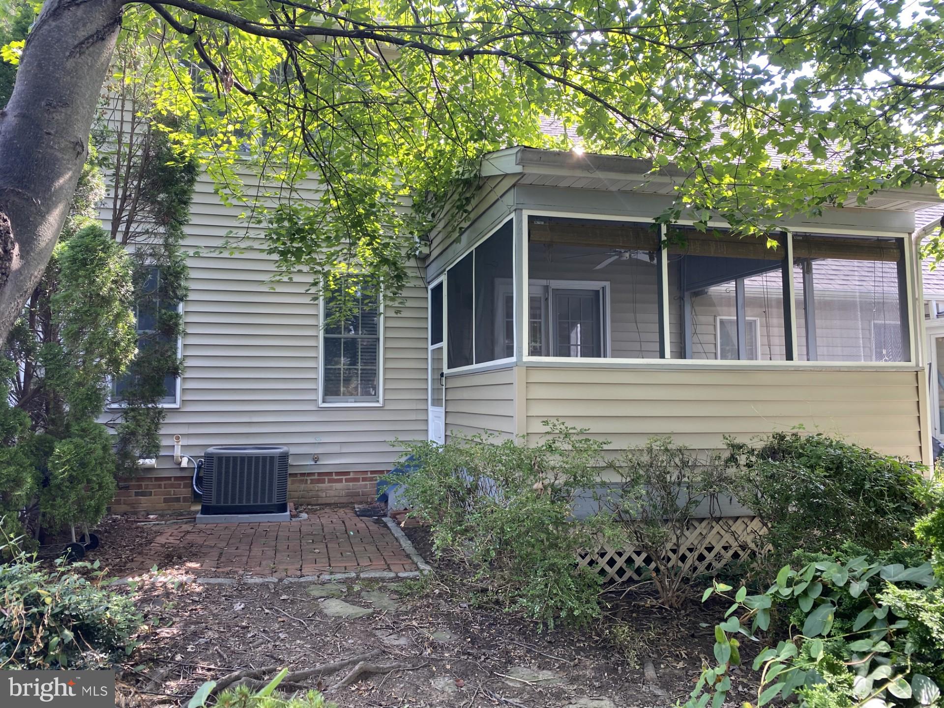 10 GEORGETOWN COURT