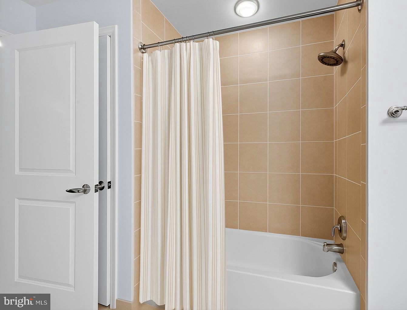 NATIONAL HARBOR - Residential