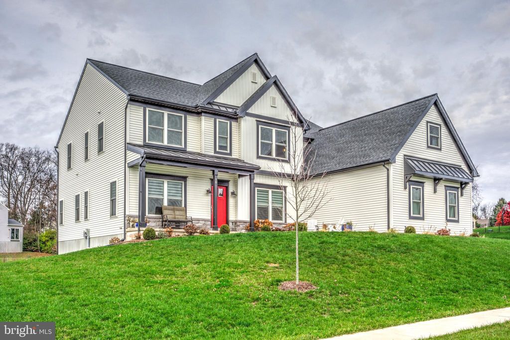 Photo of 10 E Sparrow Hawk Lane, Denver, PA 17517 (MLS # PALA2044086)