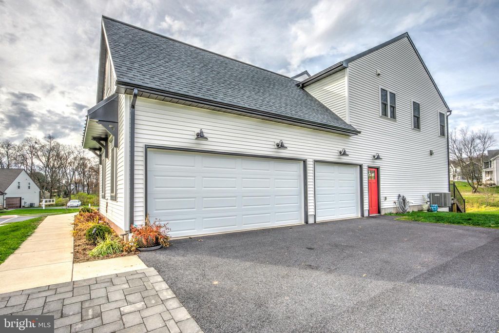 Photo of 10 E Sparrow Hawk Lane, Denver, PA 17517 (MLS # PALA2044086)