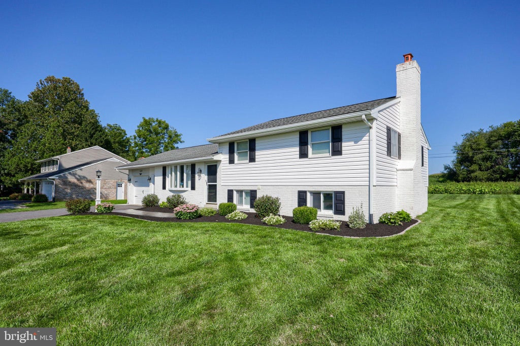 Photo of 1239 Donegal Springs Rd, MOUNT JOY, PA 17552 (MLS # PALA2094382)