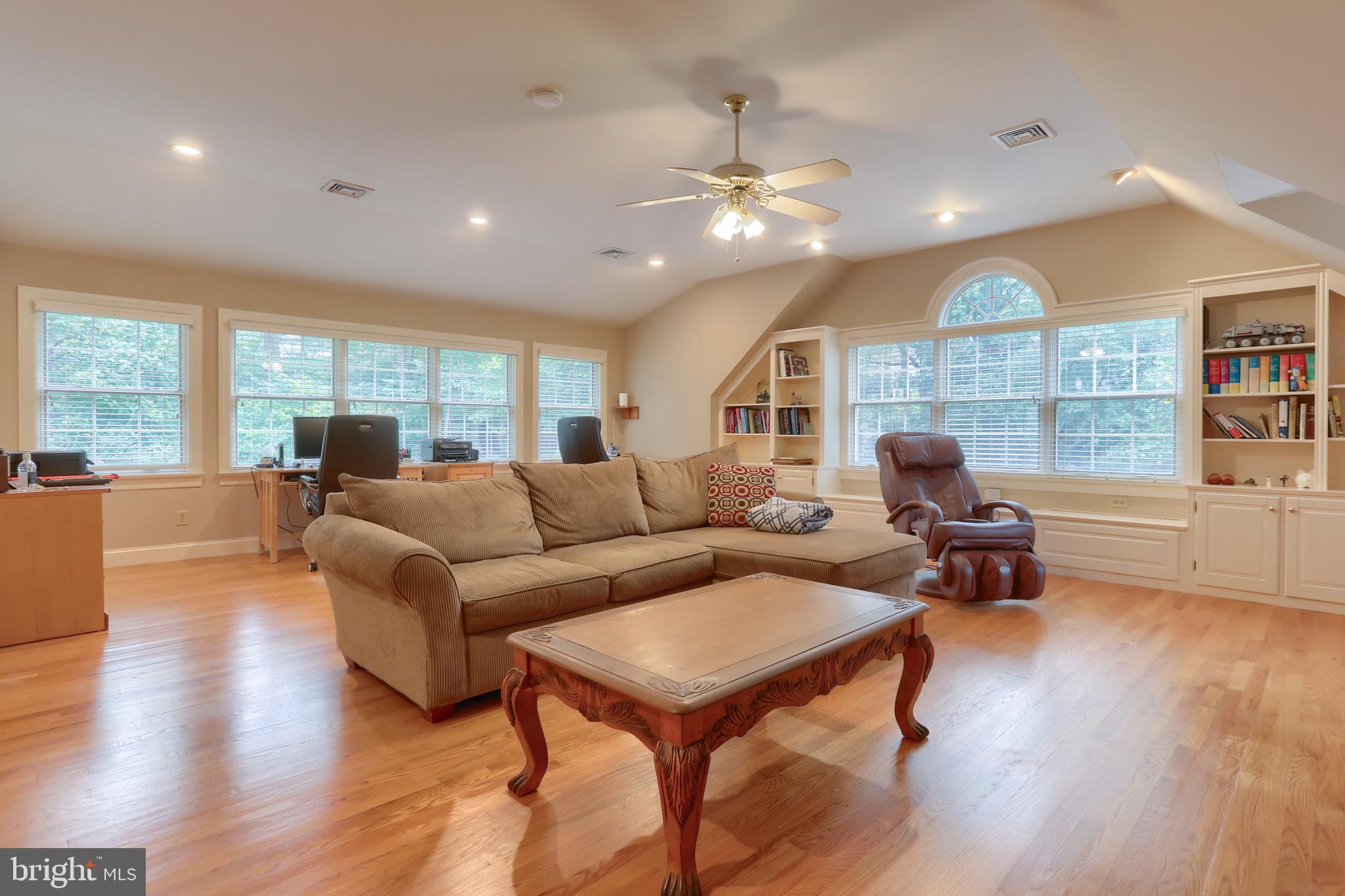 STONEY RUN - Residential