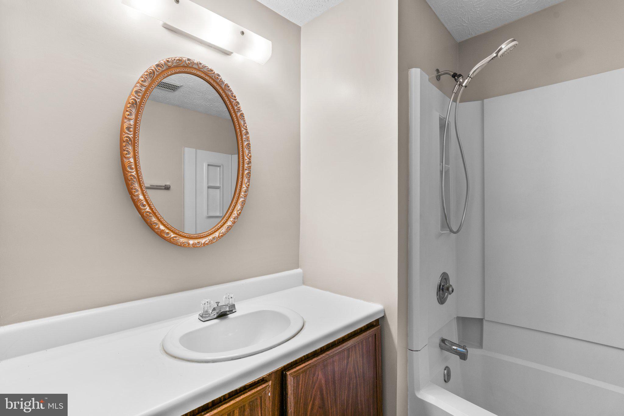 OAK SPRINGS - Residential