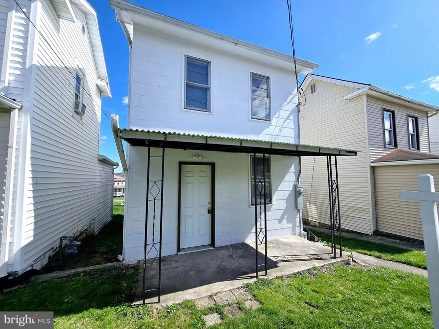 Perfect location near FSU and within walking distance to all the Main Street activities, restaurants and shops. Great investment property with great rental history for 3 bedrooms. Updated electric and flooring. Property being sold AS-IS!