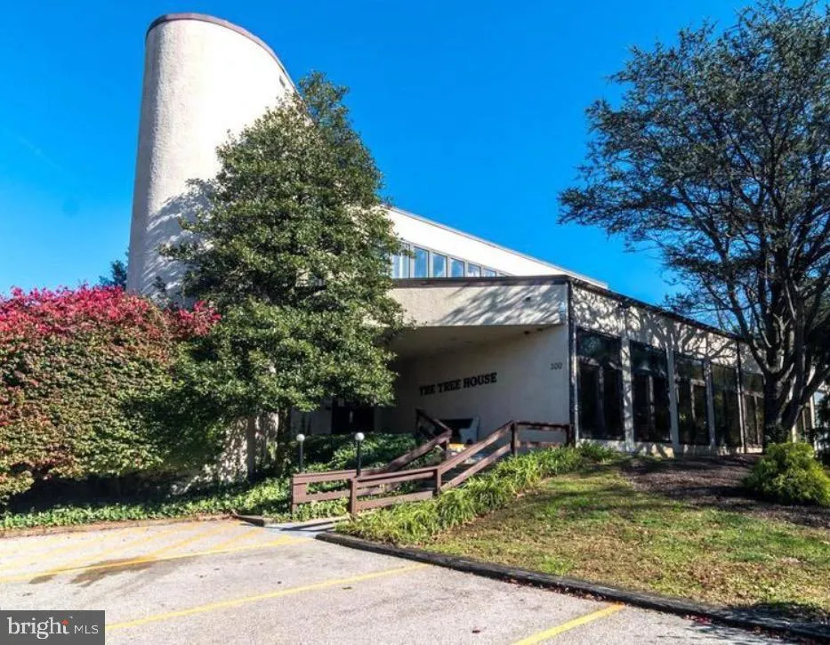 Philadelphia, Pennsylvania 19128, United States, 2 Bedrooms Bedrooms, ,3 BathroomsBathrooms,Residential,Pending,234758