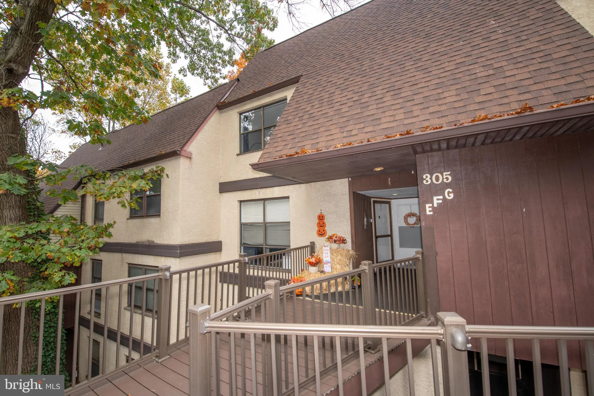 Philadelphia, Pennsylvania 19128, United States, 2 Bedrooms Bedrooms, ,3 BathroomsBathrooms,Residential,Pending,234758