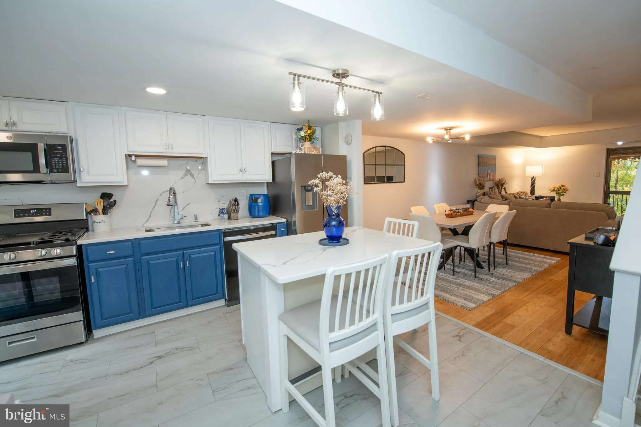 Philadelphia, Pennsylvania 19128, United States, 2 Bedrooms Bedrooms, ,3 BathroomsBathrooms,Residential,Pending,234758