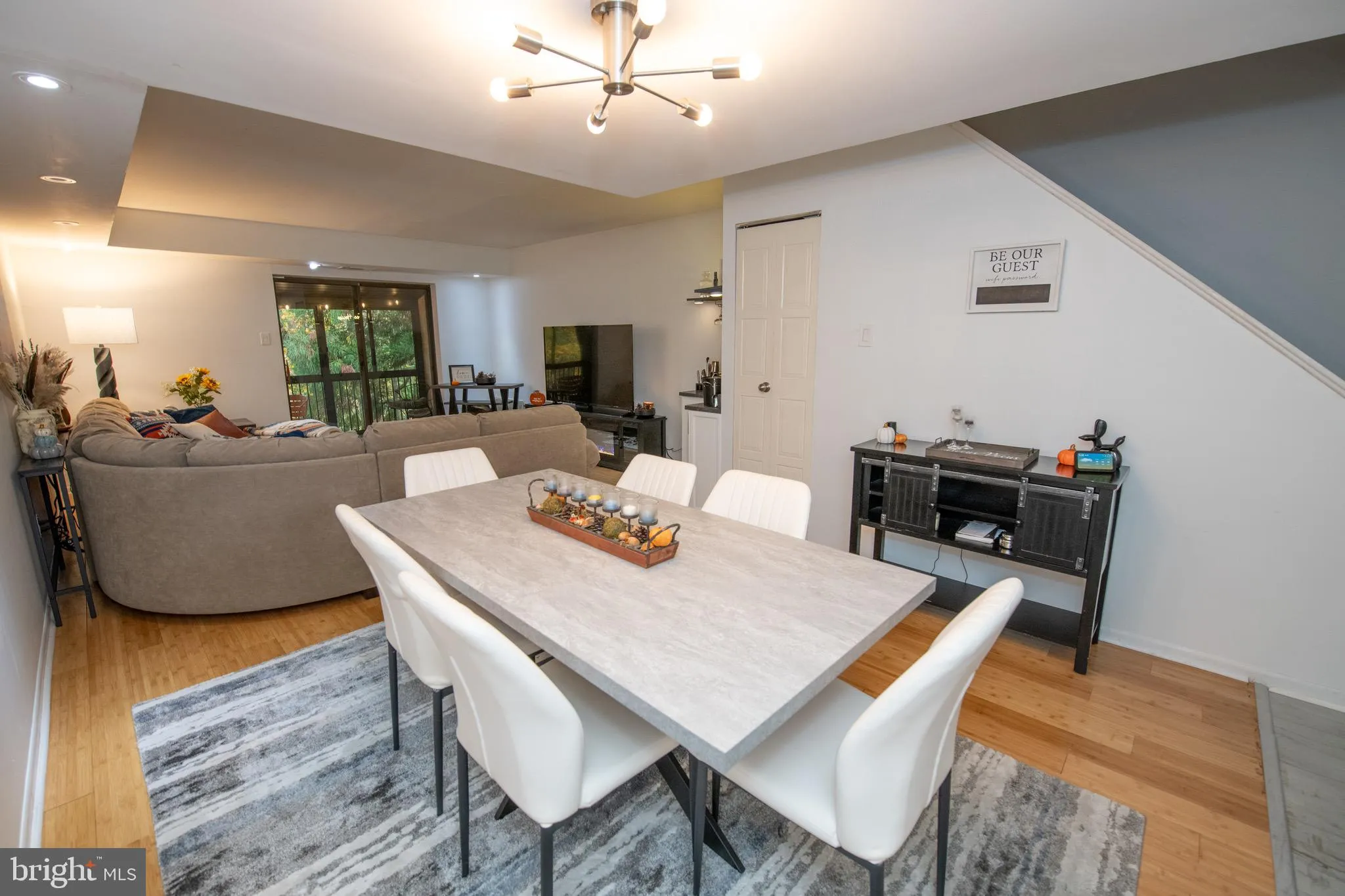 Philadelphia, Pennsylvania 19128, United States, 2 Bedrooms Bedrooms, ,3 BathroomsBathrooms,Residential,Pending,234758