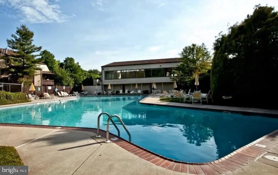 Philadelphia, Pennsylvania 19128, United States, 2 Bedrooms Bedrooms, ,3 BathroomsBathrooms,Residential,Pending,234758