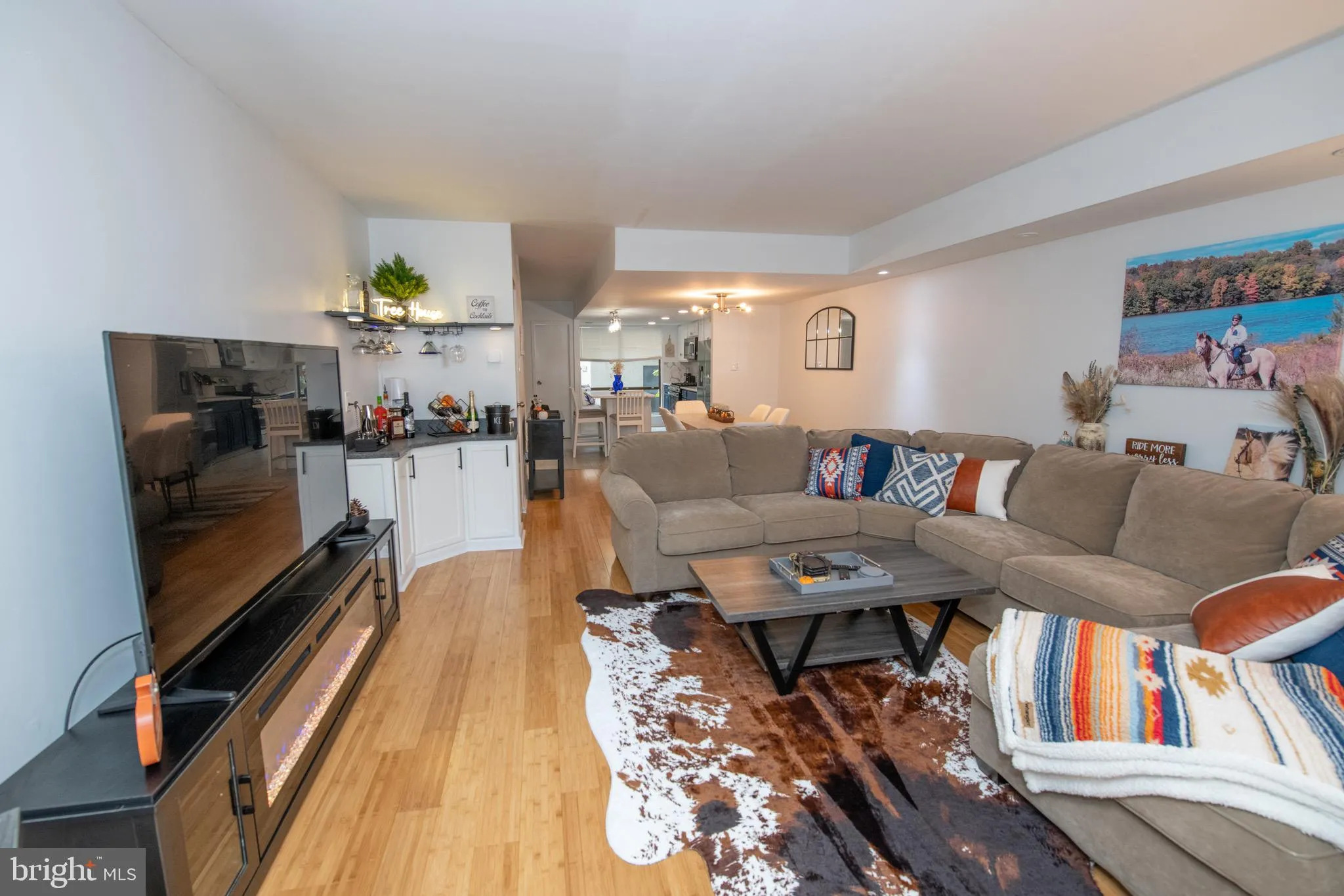 Philadelphia, Pennsylvania 19128, United States, 2 Bedrooms Bedrooms, ,3 BathroomsBathrooms,Residential,Pending,234758