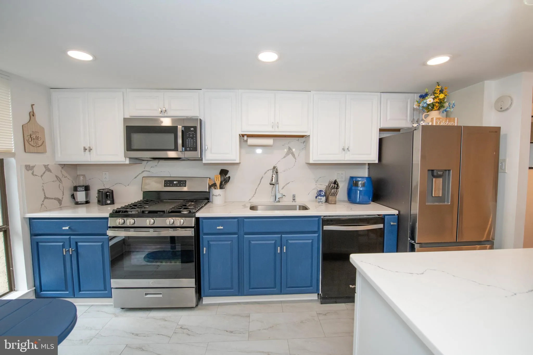 Philadelphia, Pennsylvania 19128, United States, 2 Bedrooms Bedrooms, ,3 BathroomsBathrooms,Residential,Pending,234758