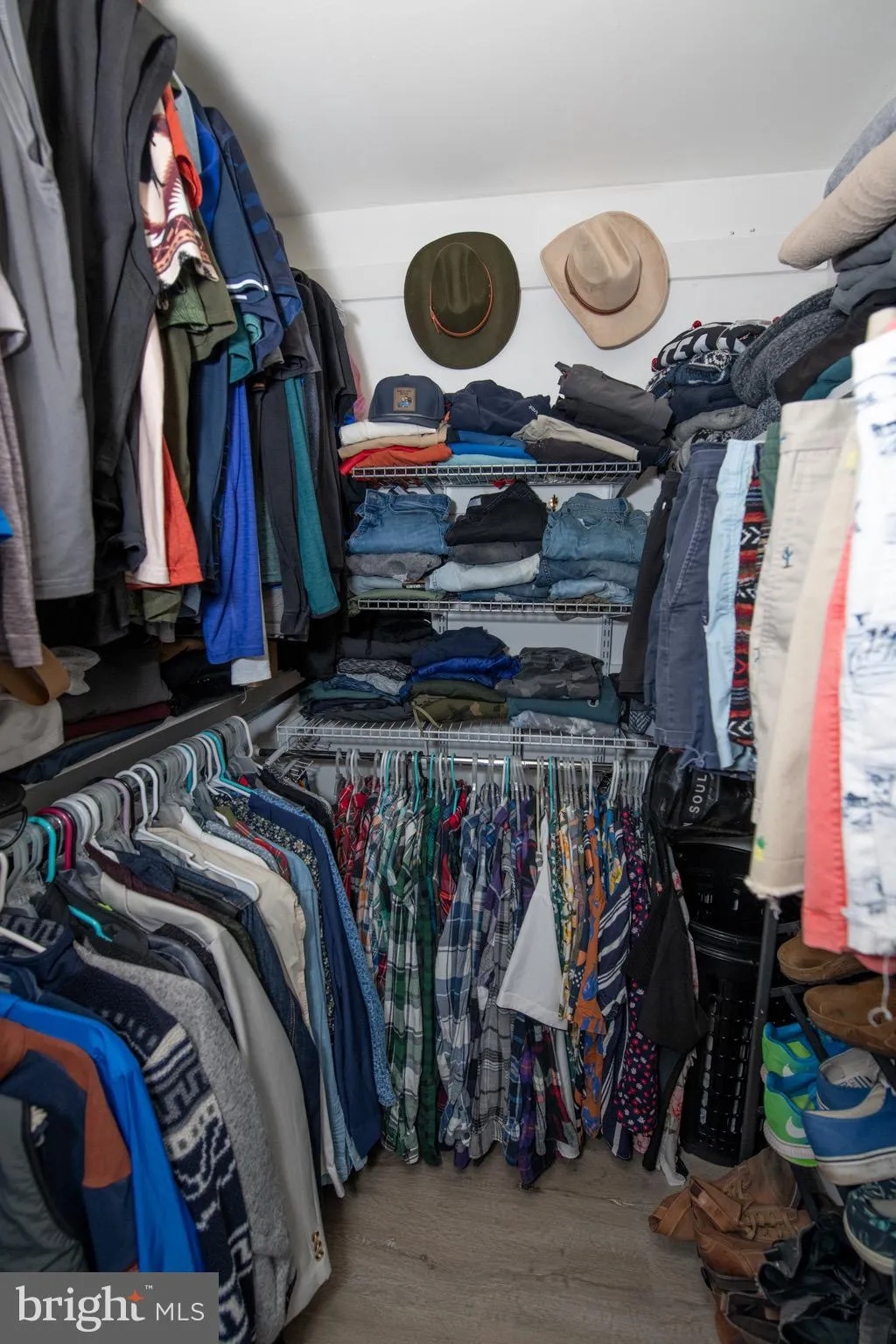 Philadelphia, Pennsylvania 19128, United States, 2 Bedrooms Bedrooms, ,3 BathroomsBathrooms,Residential,Pending,234758