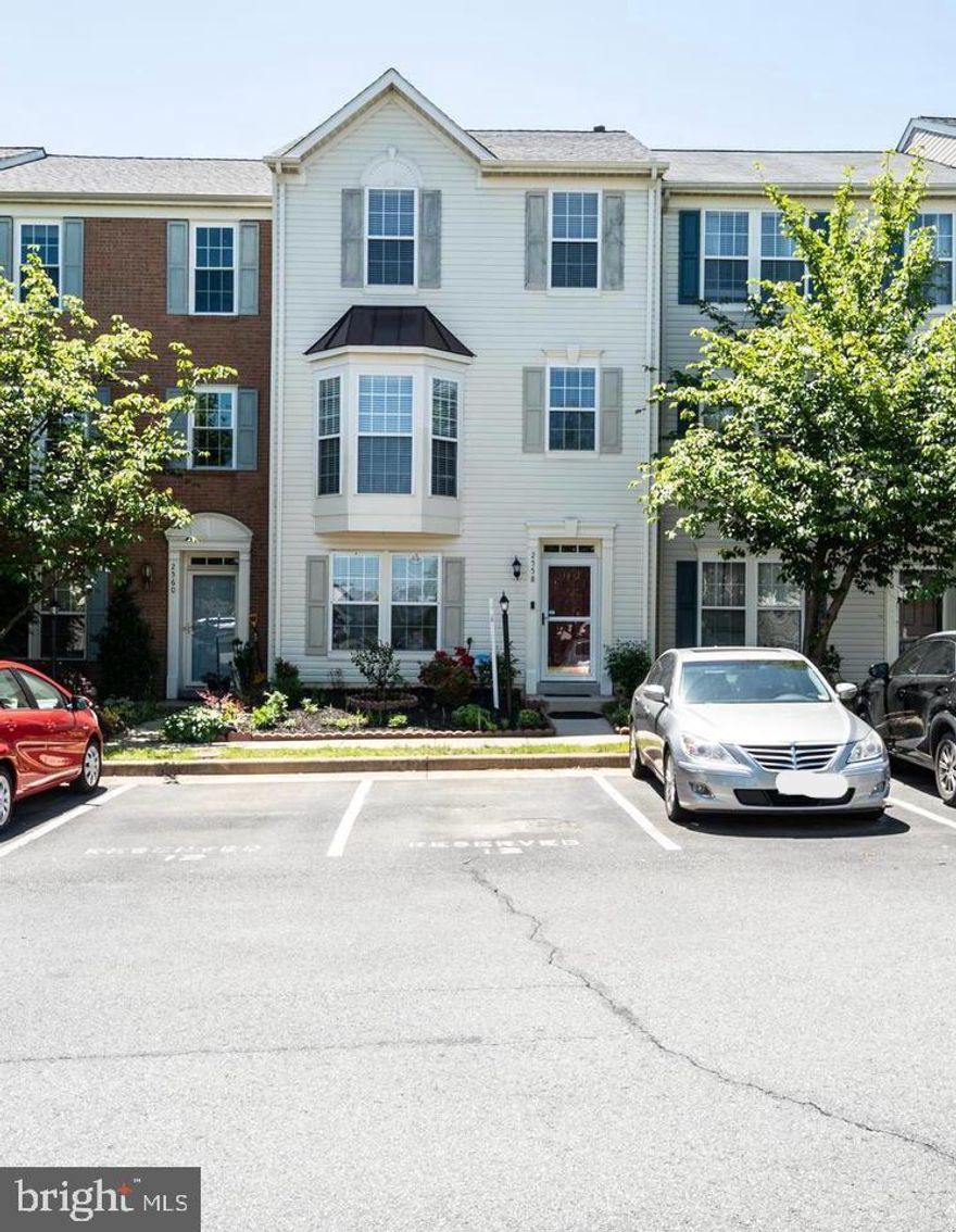 **AVAILABLE FOR MOVE-IN from 15th January, 2026 

**Gorgeous Interior Townhome for Rent in the heart of Herndon’s sought after Wellesley neighbourhood with 4 beds and 3/1 baths *Living Room: Fireplace and accent wall *2 Assigned parking spaces right outside the house *HVAC (2021) *Water Heater (2021) *Kitchen appliances (2022) *Elementary School: Lutie Lewis Coates / Middle School:Carson / High School: Westfield  *Close to Washington Dulles Airport and Herndon Innovation Center Metro Station, Just minutes to Shopping and Restaurants, Close to Route 267 and Route 28