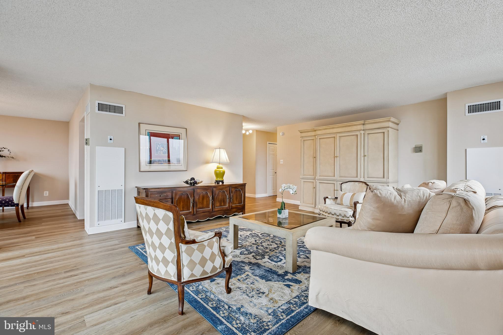 PROMENADE TOWERS - Residential