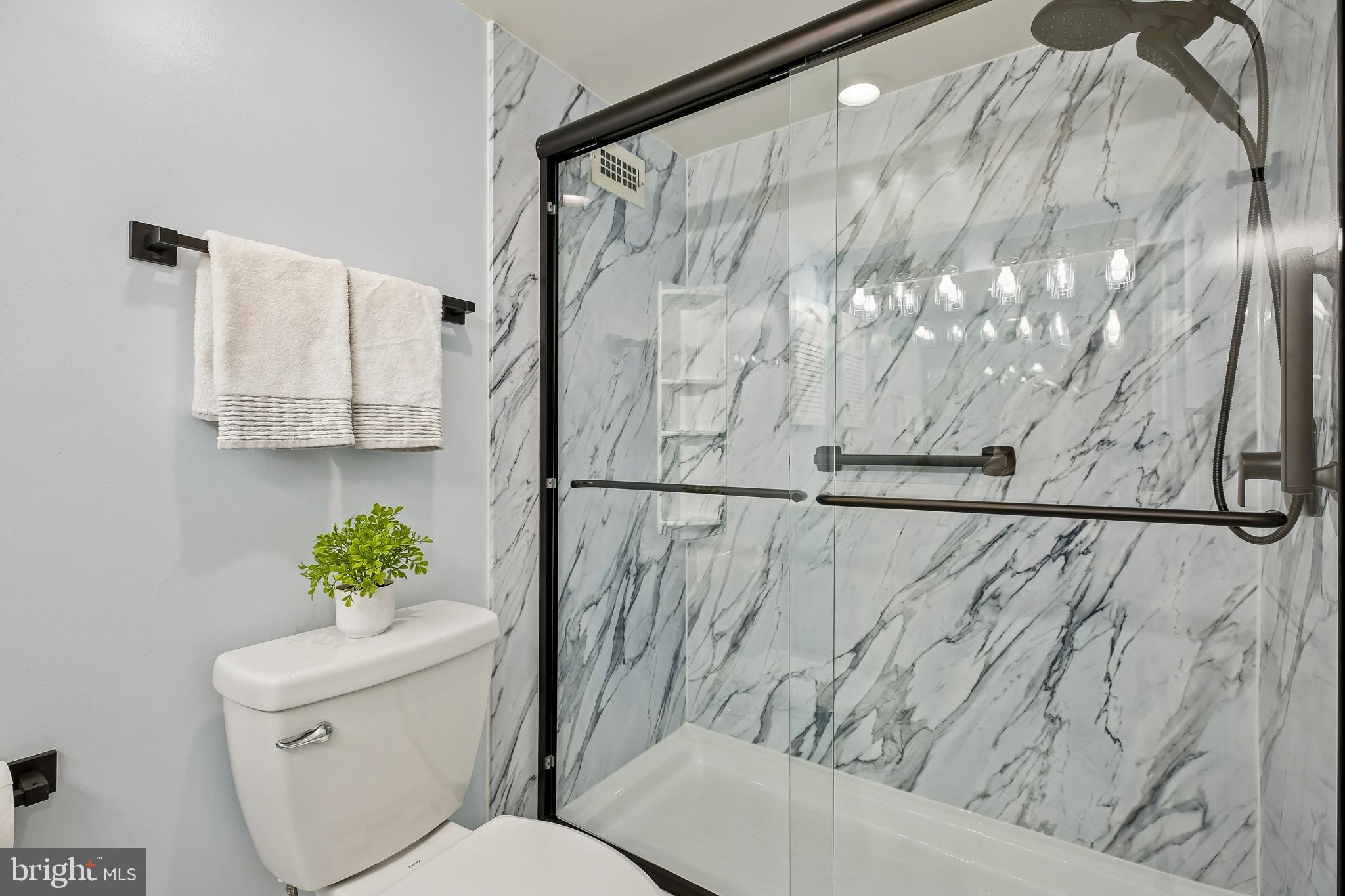 PROMENADE TOWERS - Residential