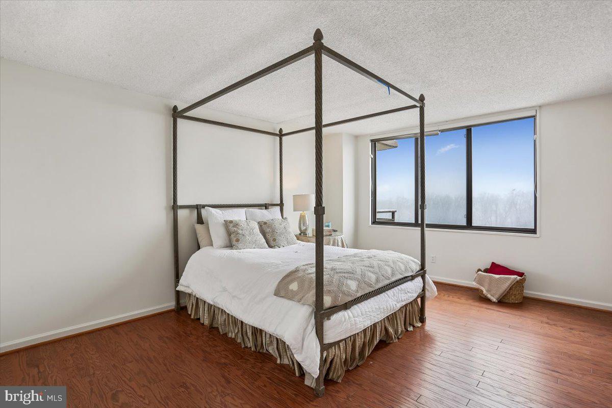 PROMENADE TOWERS - Residential