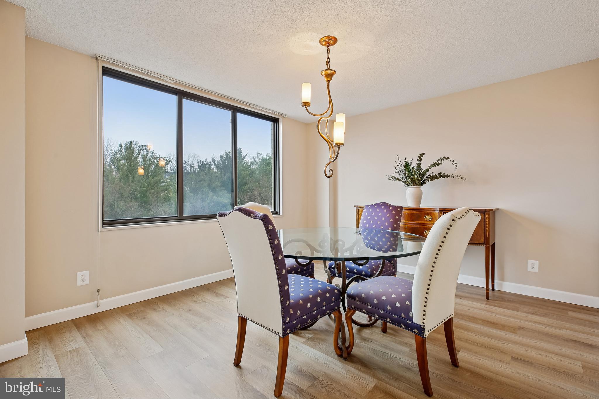 PROMENADE TOWERS - Residential