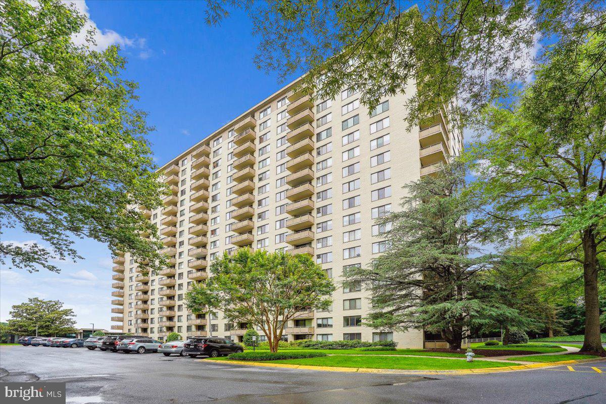 PROMENADE TOWERS - Residential