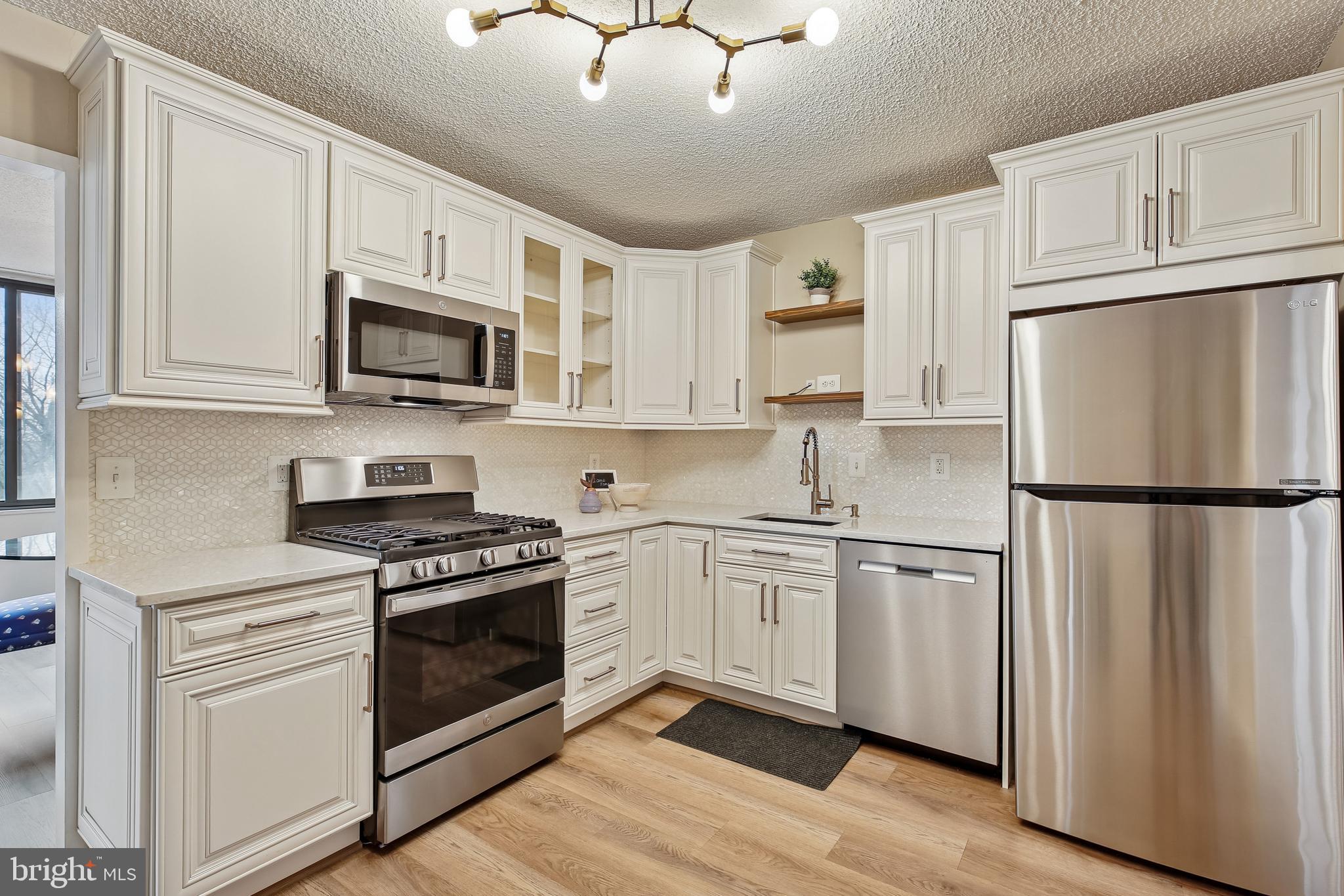 PROMENADE TOWERS - Residential