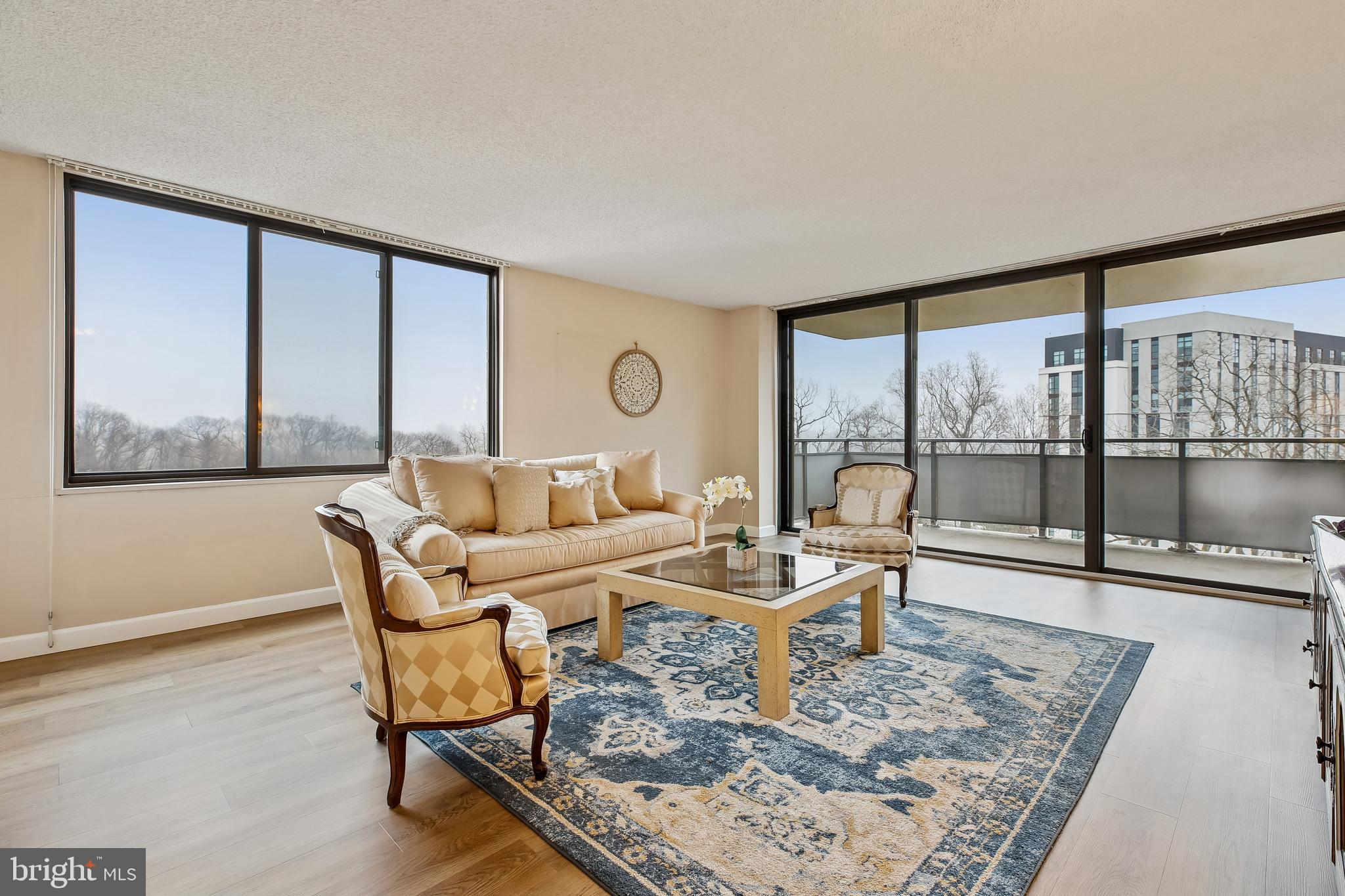 PROMENADE TOWERS - Residential