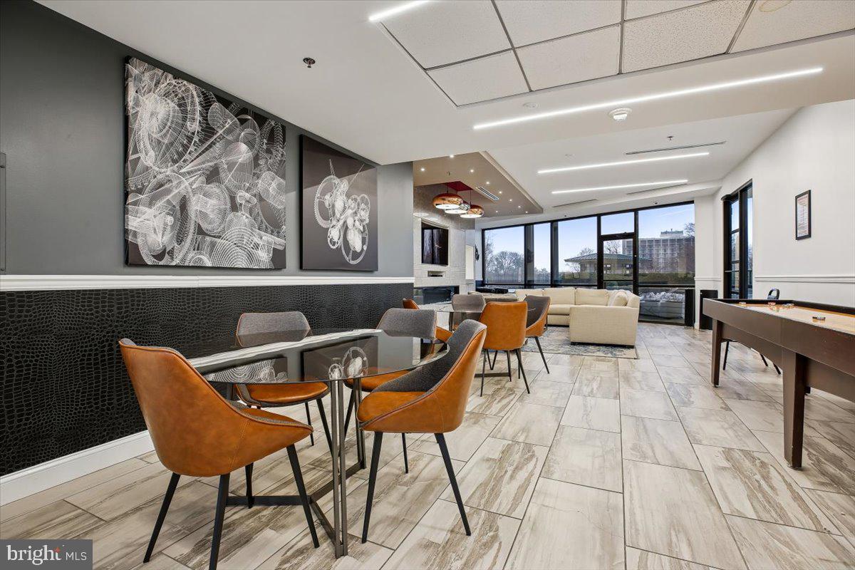 PROMENADE TOWERS - Residential